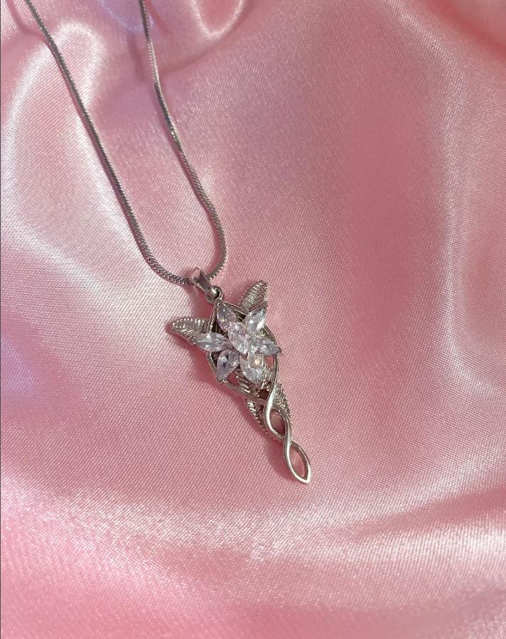 LOTR Evenstar Necklace - Arwen Eflique Evenstar Necklace, Fairy Tale Princess Pendant with Snake Chain, Gift for Elvis Queen Lover Jewelery Plated Ring, Valentine's day Gift, Gift for Her